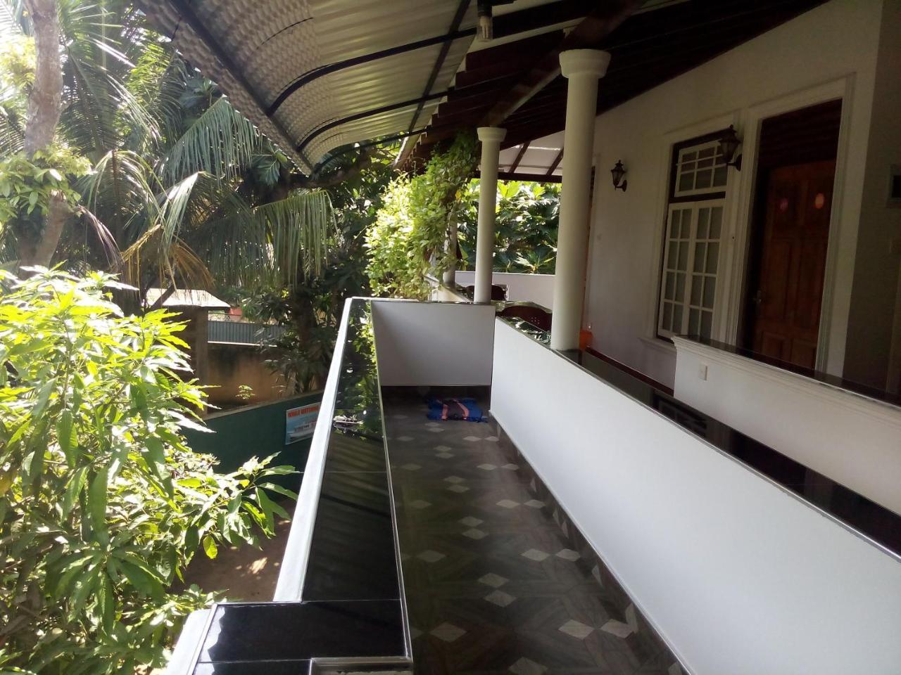 lionka guesthouse Mirissa Extérieur photo